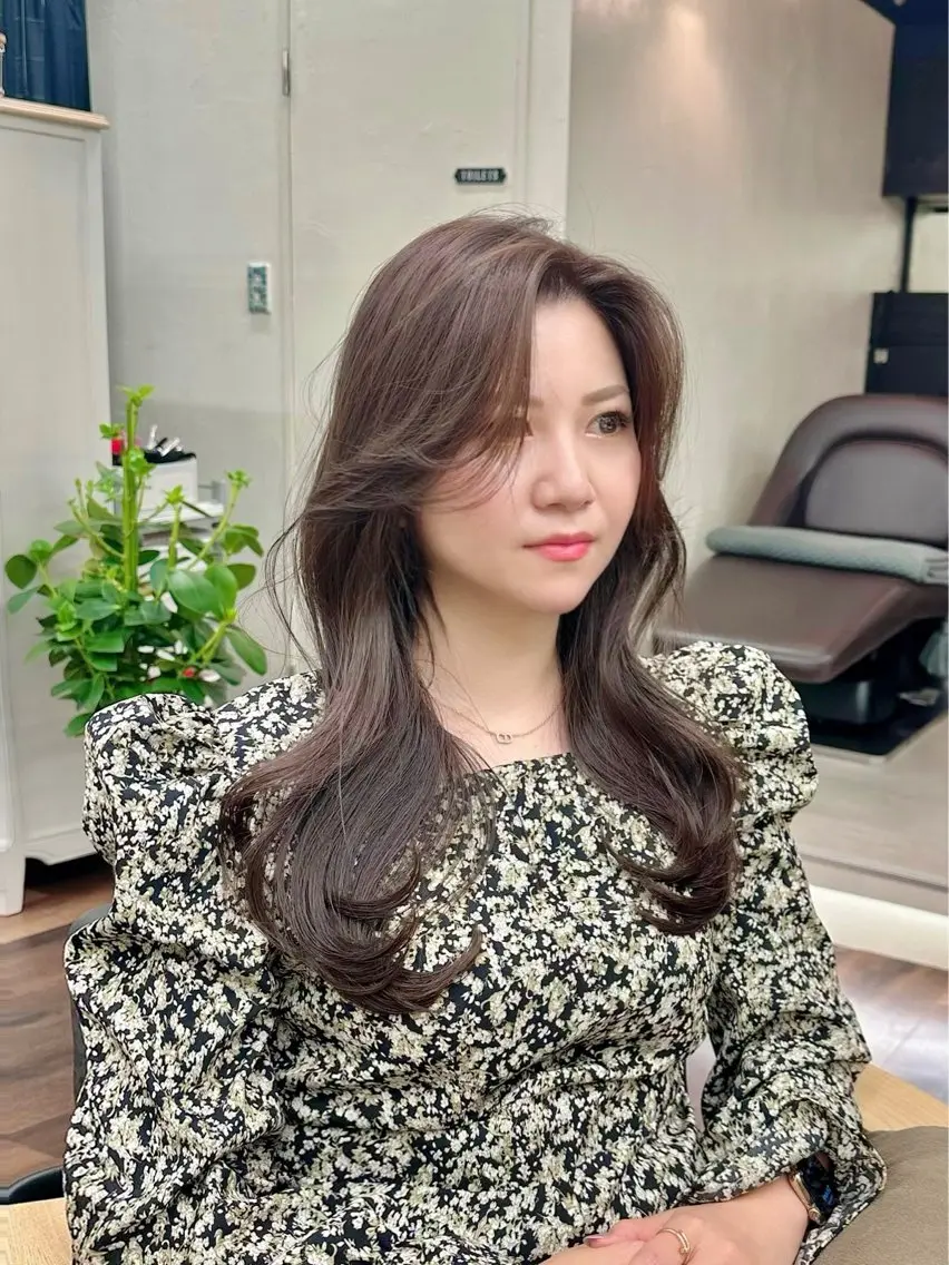 セミロング カラー ヘアアレンジ くびれヘア 韓国風ヘア \脱・うねり& 広がり/gite菊のヘアスタイル