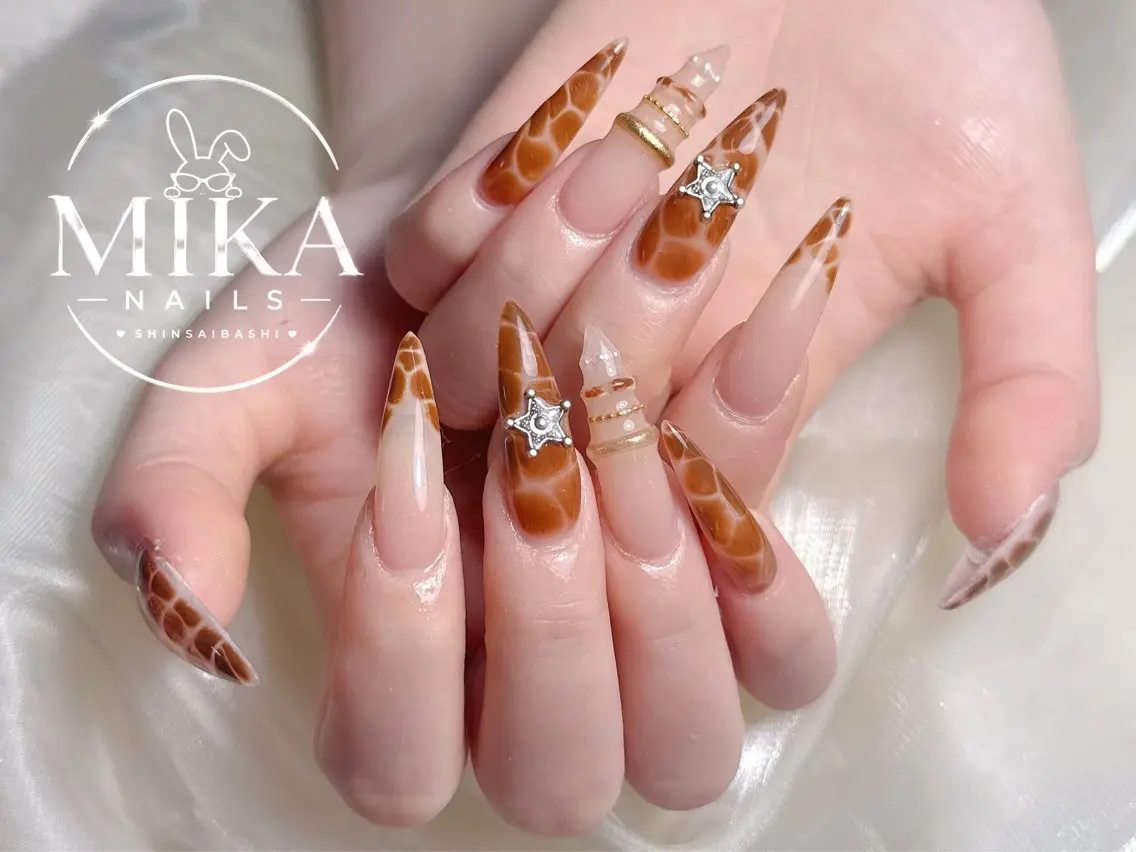 ネイル アートネイル チークネイル ドット フットネイル フレンチネイル ハンドネイル 🌷Luna Mika🌷のネイルデザイン