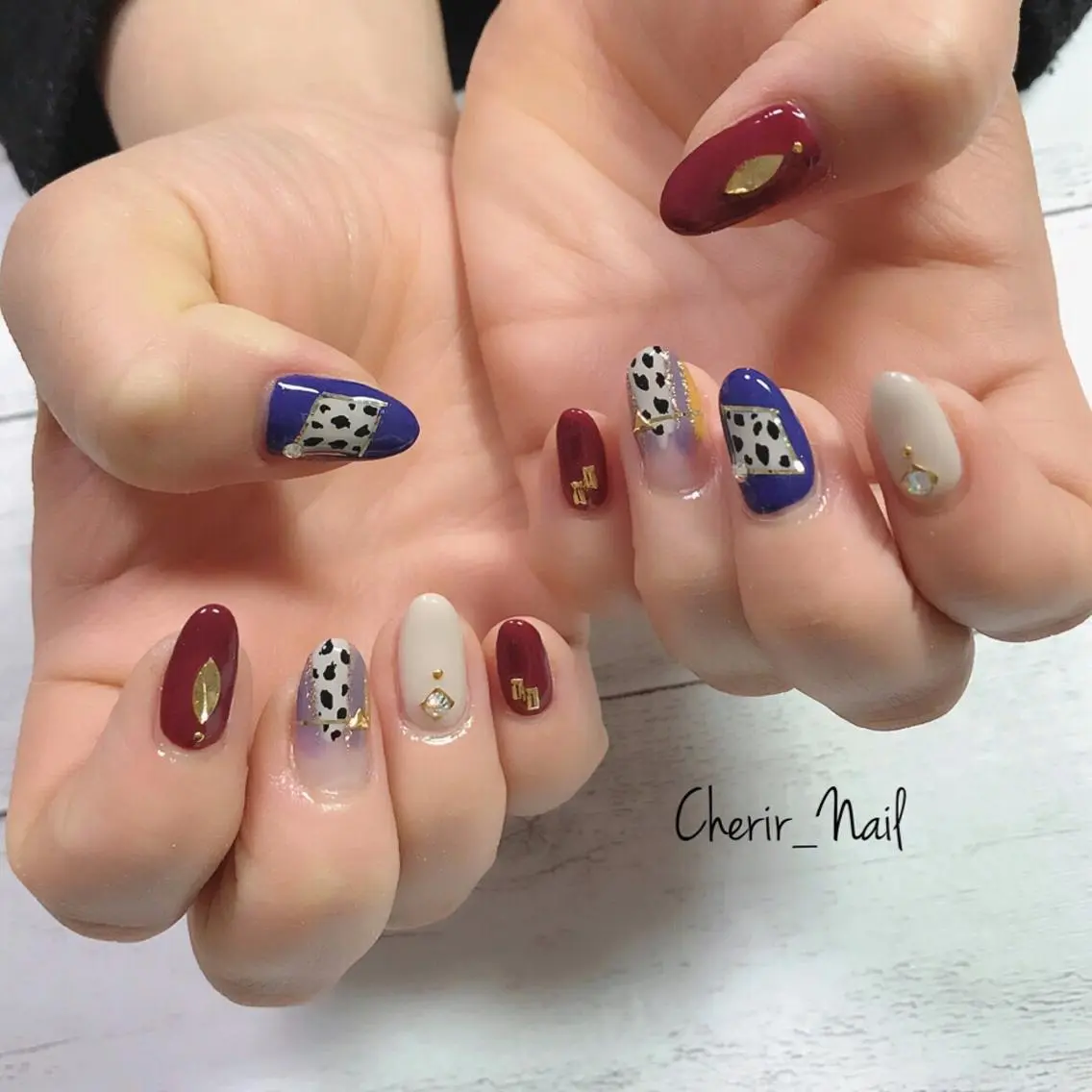 ネイル アートネイル ブルー ボルドー ロングネイル ニュアンスネイル Cherirnail kaoriのネイルデザイン