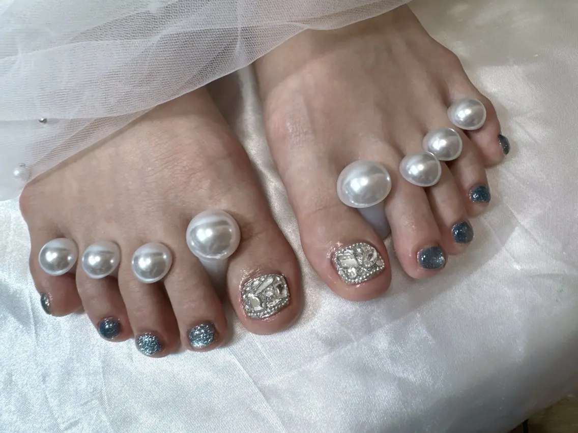 ネイル アートネイル チークネイル ドット フットネイル フレンチネイル フットネイル Queeens nailのネイルデザイン