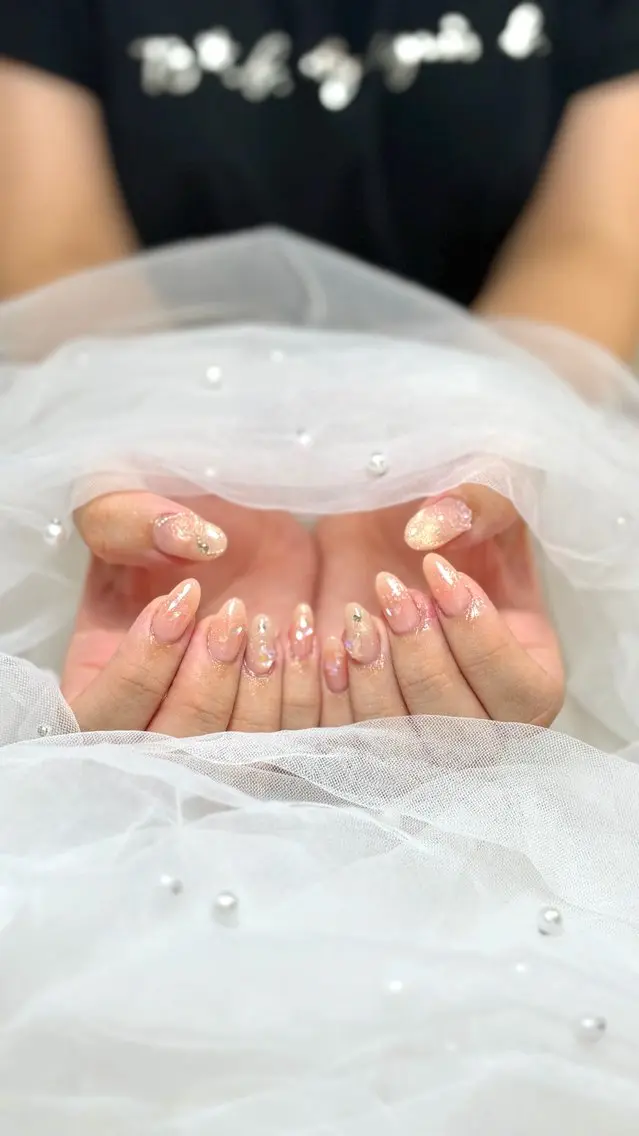 ネイル チークネイル ホログラムネイル 持ち込み ハンドネイル hitomi 🎀所沢ネイルサロンのネイルデザイン