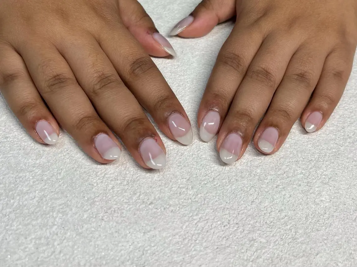 ネイル オーロラネイル フラワーネイル フットネイル フレンチネイル ジェルネイル ハンドネイル mogunail &blowのネイルデザイン