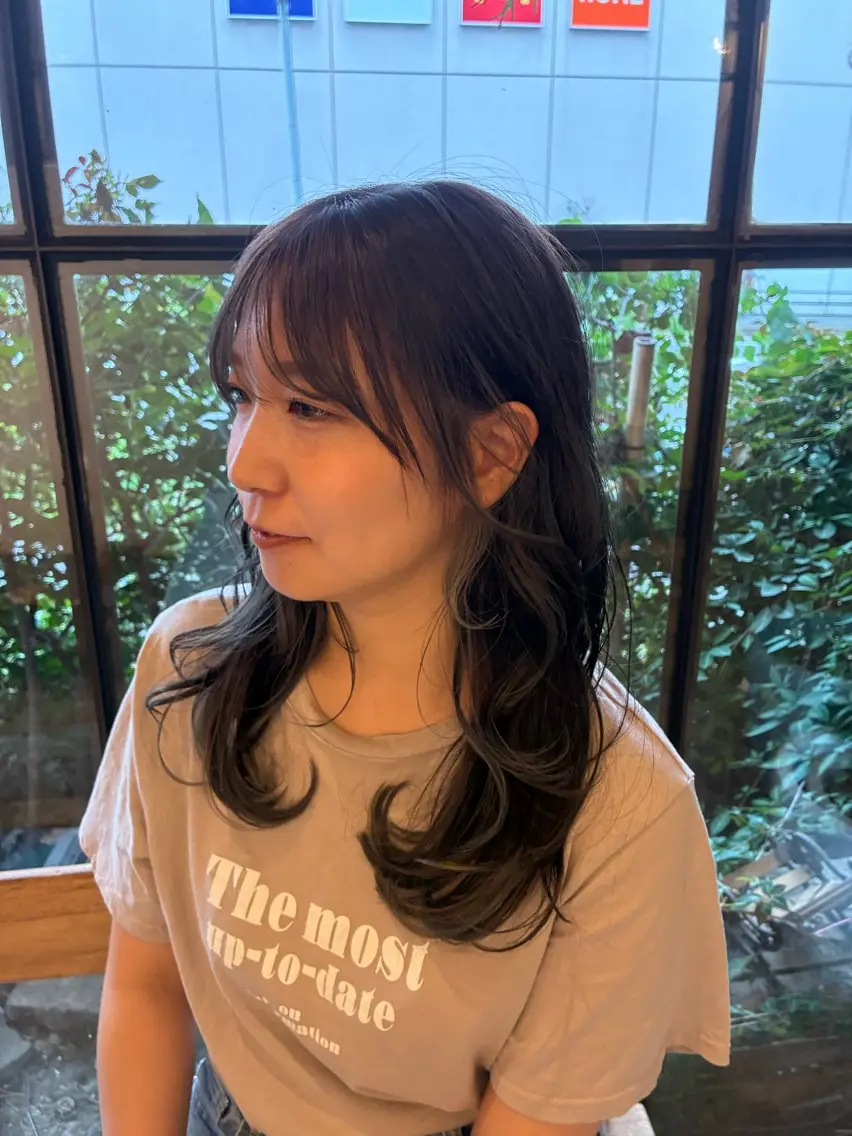 セミロング レイヤーカット カット ヘアカラー 米谷 真奈美のヘアスタイル