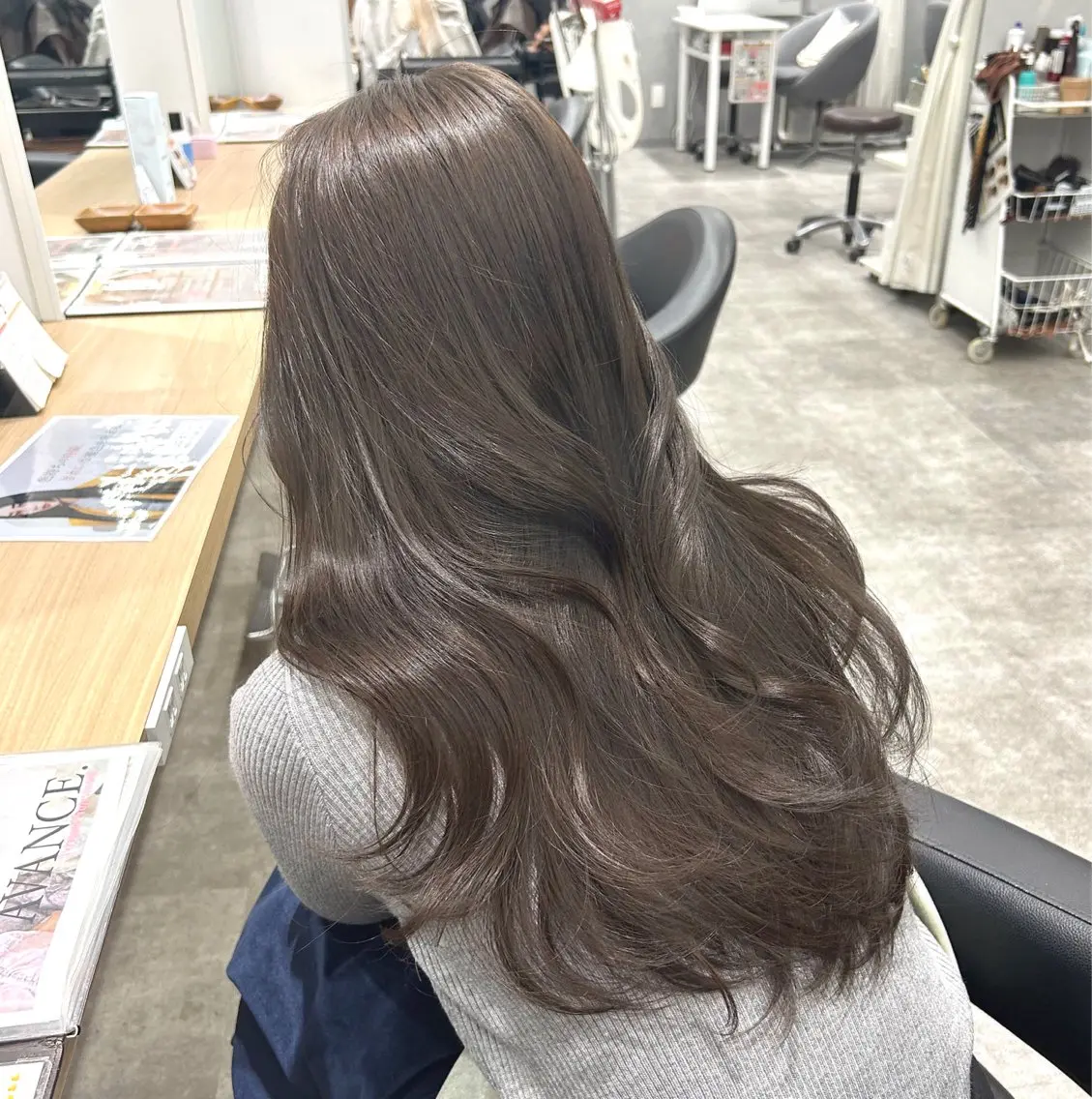 ロング カラー 透明感カラー グレージュ 韓国ヘア×レイヤー カット/上田丈也のヘアスタイル