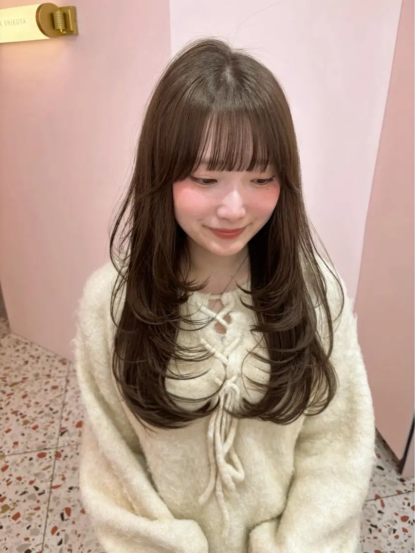 ロング 顔周りカット レイヤーカット ロング 🐰チナ🐰 暖色ベージュ/顔周りのヘアスタイル