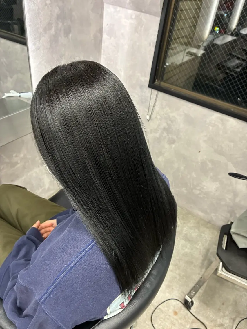 カラー 黒髪 ブルーカラー ブルーブラック 長坂 真宙のヘアスタイル