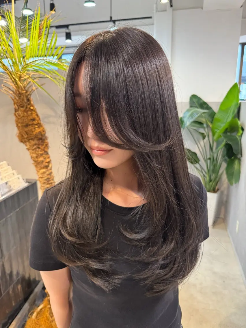 ロング 顔まわりレイヤー レイヤーカット 岩原 基典のヘアスタイル