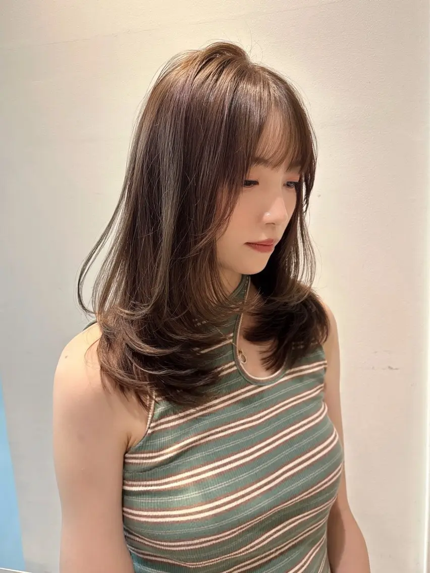 セミロング カラー ベージュカラー ブリーチ ブリーチなしカラー 韓国風ヘア レイヤーカット カット ヘアカラー トリートメント 銀座/韓国レイヤー/ 艶カラー🍓原田侑依のヘアスタイル