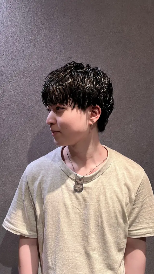 ショート メンズ 切りっぱなしボブ メンズブリーチ センターパート メンズハイライト メンズハイトーン カット HARUKI🏔️/ メンズ/透けブラウンのヘアスタイル