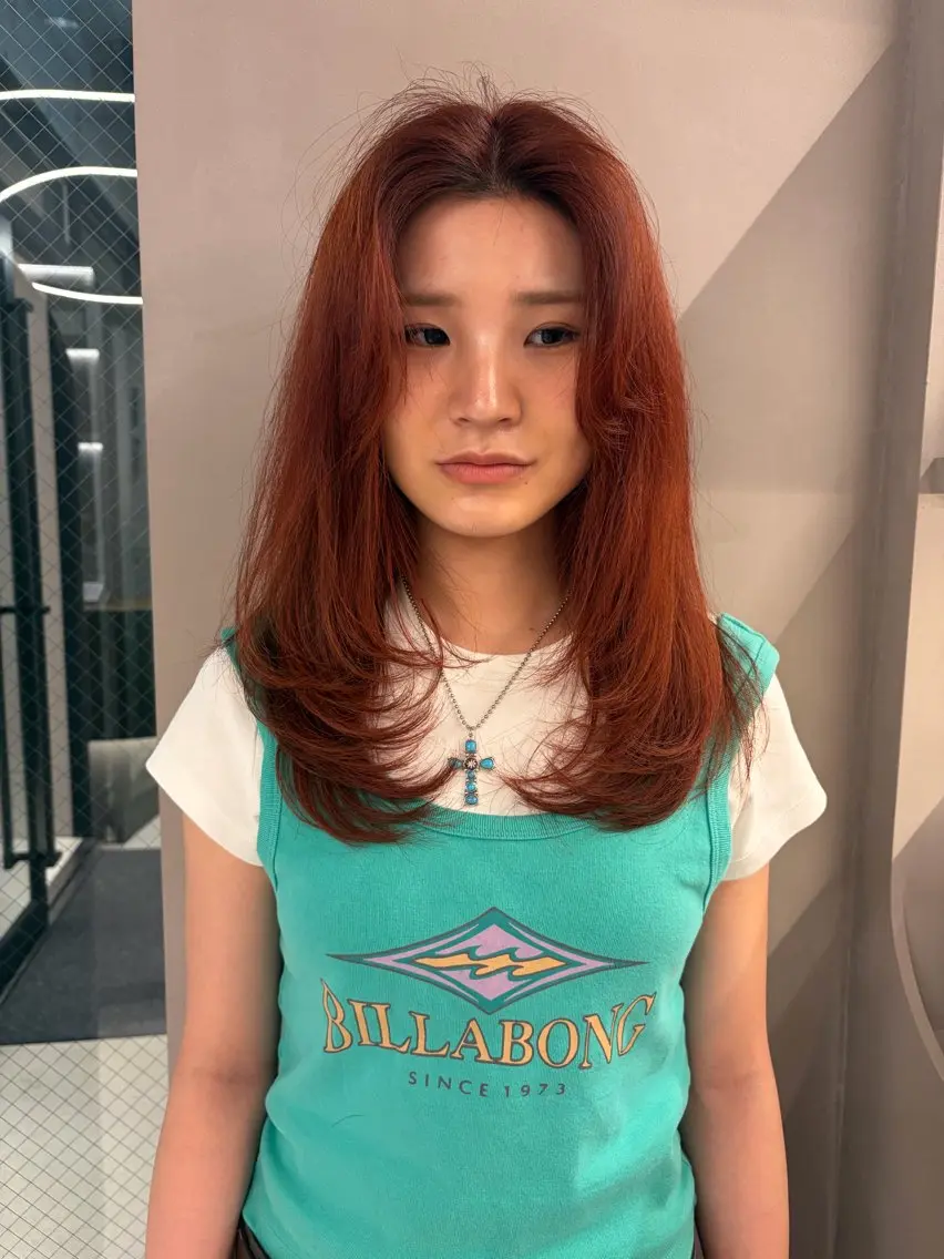 セミロング ヘアカラー ハイトーンカラー🧺 mahoroのヘアスタイル