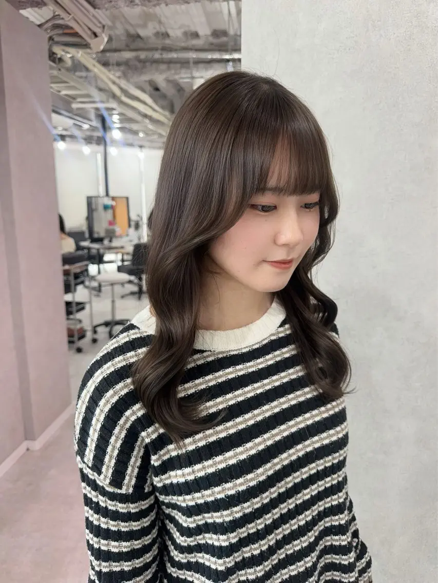 カラー アッシュ アッシュブラウン ベージュカラー 黒髪 ブリーチ ヘアカラー トリートメント 赤み無し柔らかカラー 【梅田】madokaのヘアスタイル