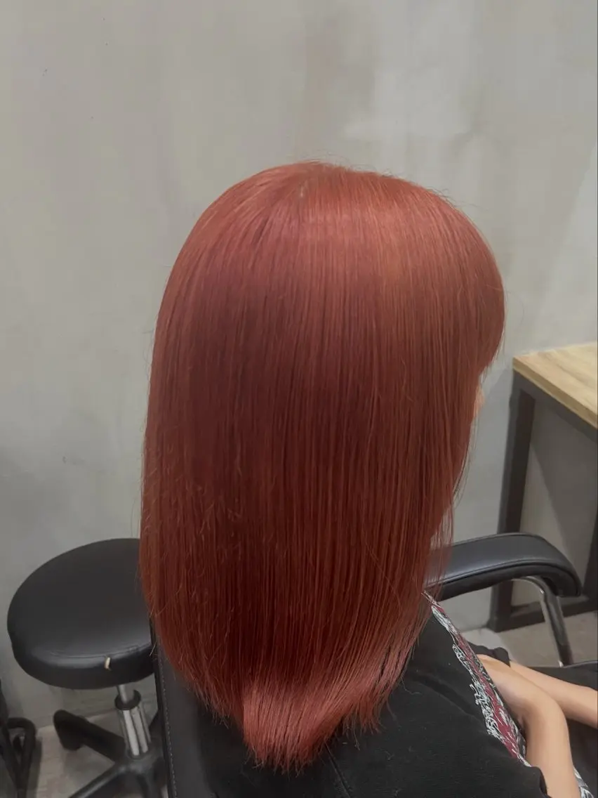 ミディアム カラー ブリーチ インナーカラー レッドカラー 鈴木 大地のヘアスタイル