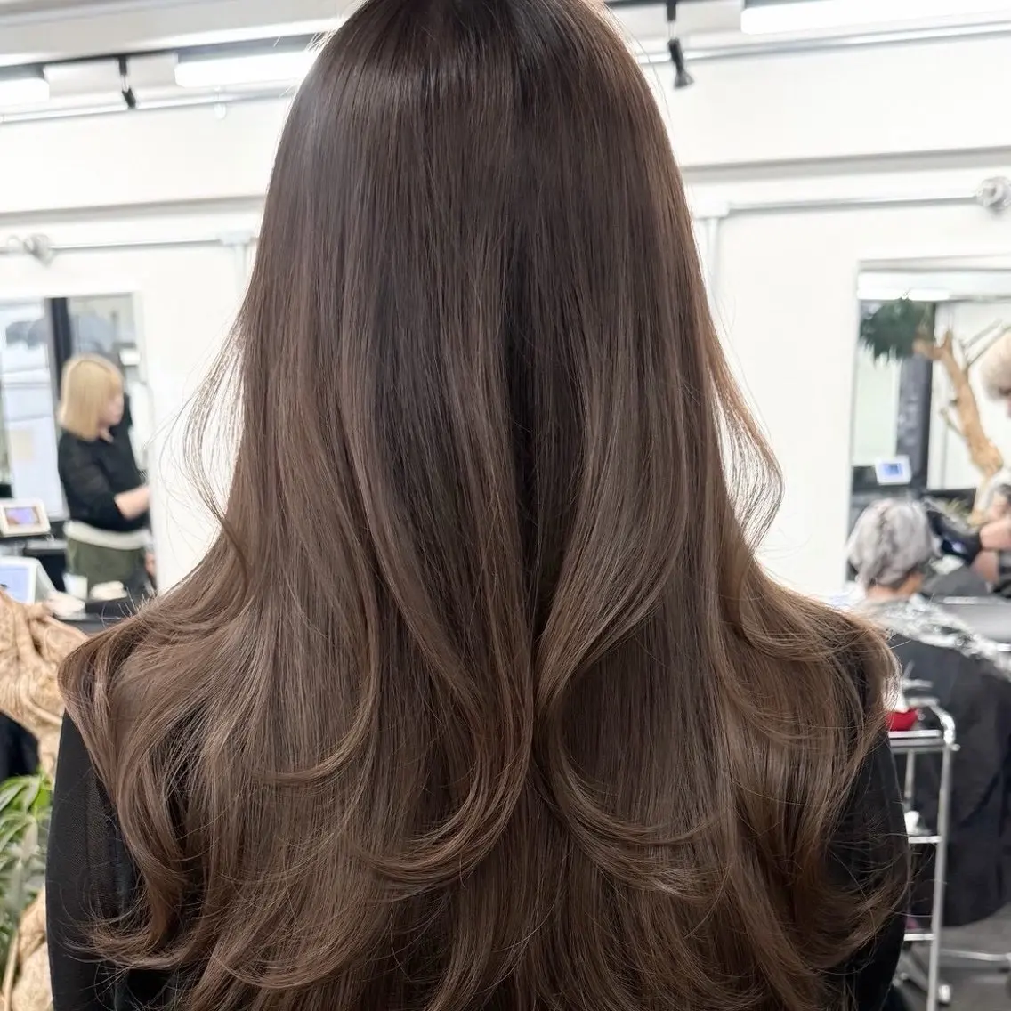 ロング カラー ヘアアレンジ 内大久保 列夏のヘアスタイル