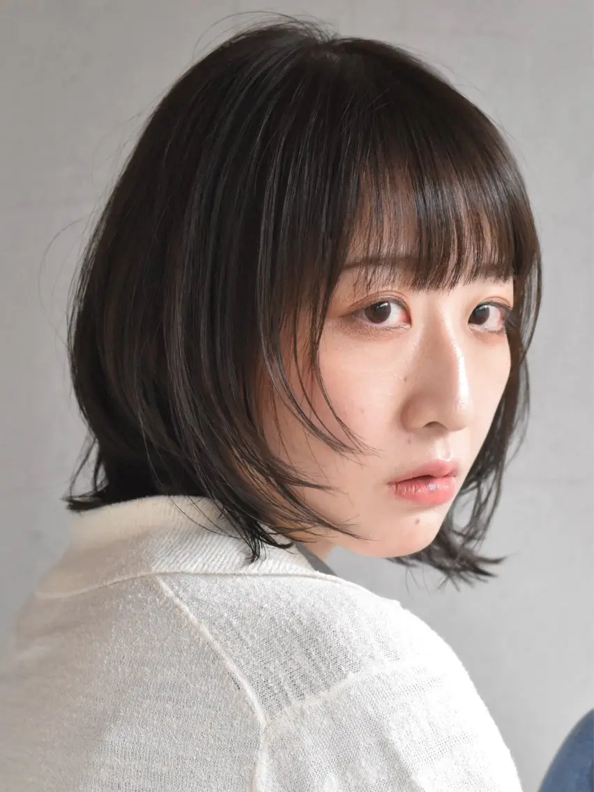 ミディアム カラー ボブレイヤー グレージュ カーキグレージュ ボブ レイヤーカット 石川 友美のその他イメージ