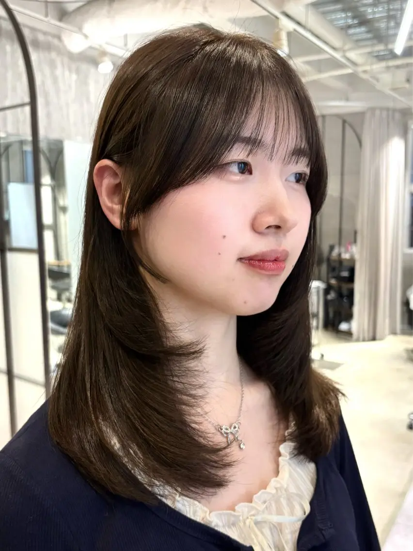 ミディアム カット ヘアカラー トリートメント 西田 美侑/ 前髪・顔周りカットのヘアスタイル