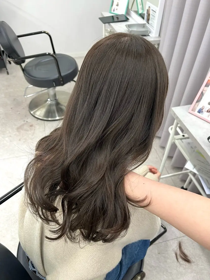 セミロング 柔らかオリーブ🌿 HIMARI🌻のヘアスタイル