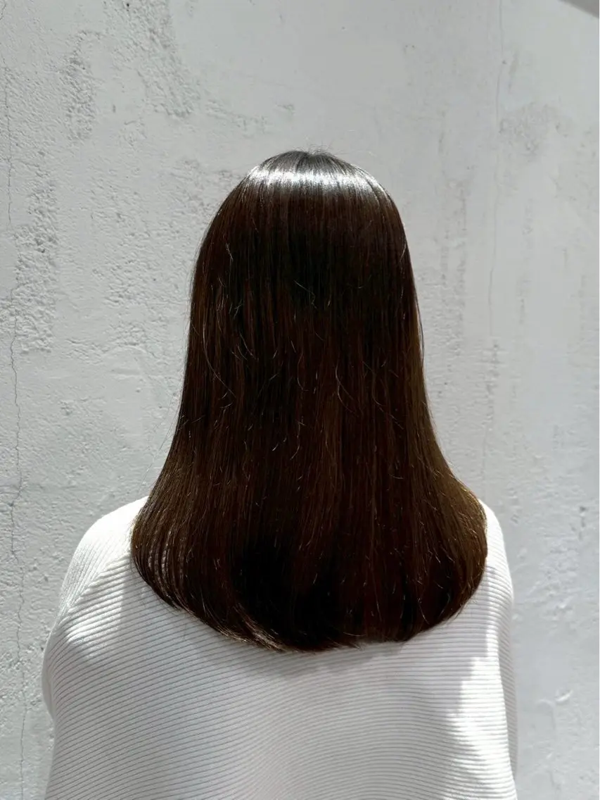 セミロング カット 暖色カラー/ ストレート/くるみのヘアスタイル