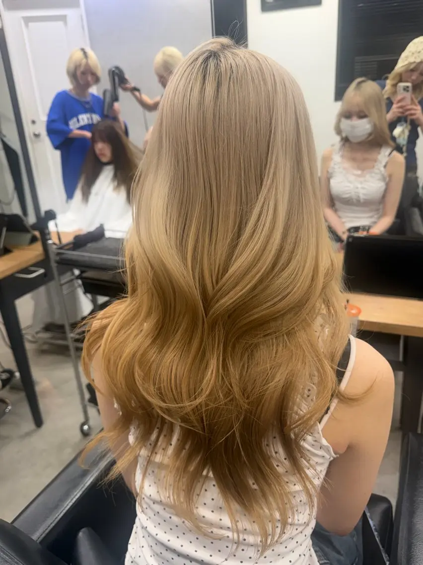 ロング カラー ヘアアレンジ ベージュカラー ブリーチ ミルクティーベージュ レイヤーカット ゆめか🦋 /似合わせカラー💖のヘアスタイル