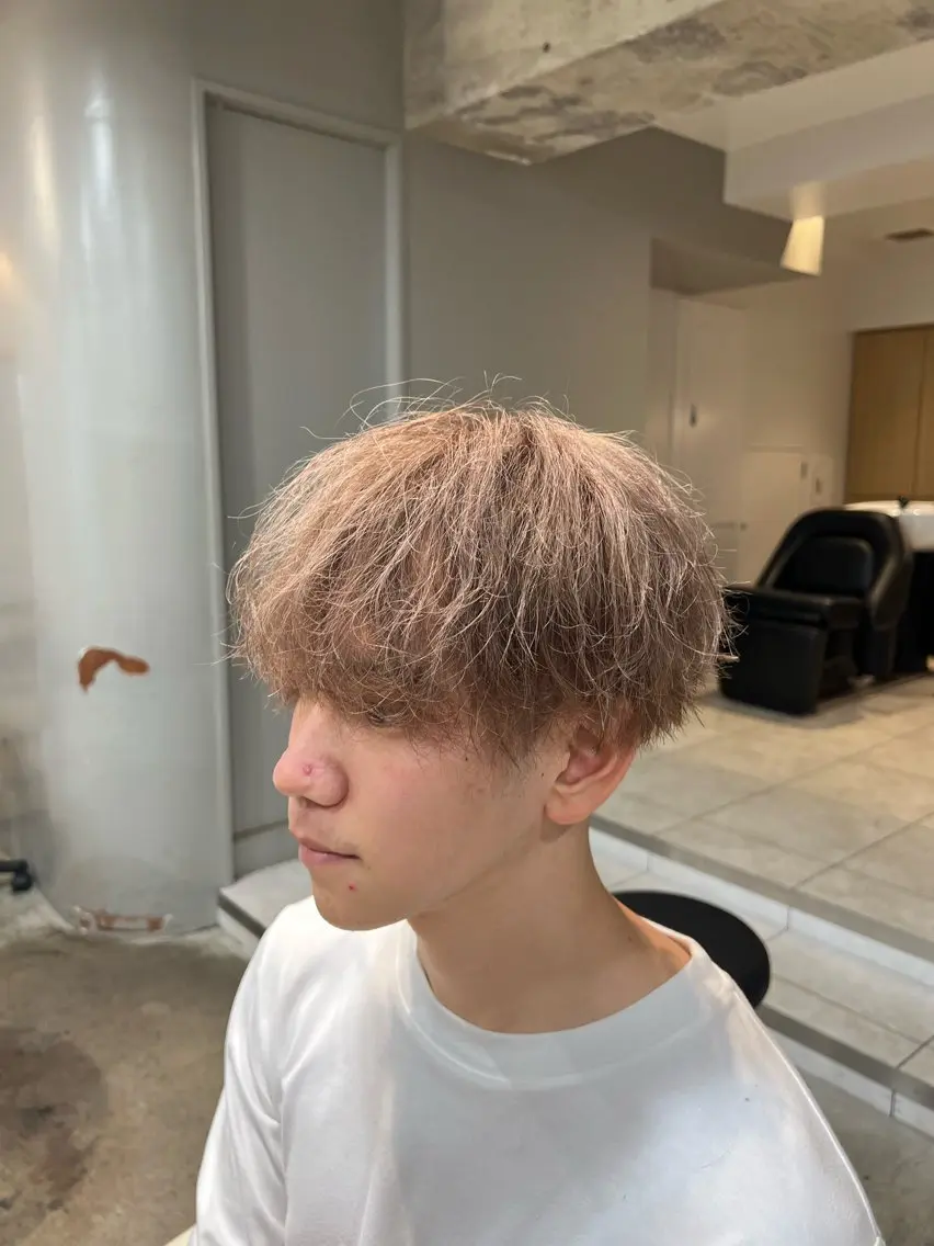 ショート カラー ブリーチ 井上 虎汰郎のヘアスタイル