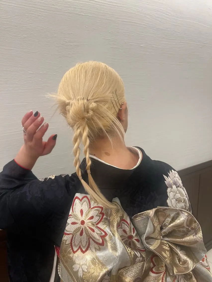 ヘアアレンジ レイヤーカット ⭐シミズリホのヘアスタイル