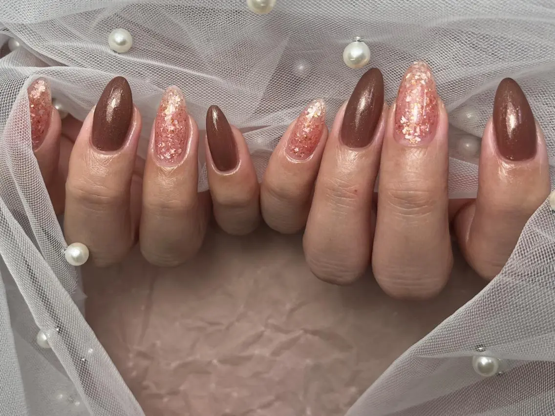 ネイル ブラウン ラメ(グリッター) シンプルネイル ハンドネイル ToliyDeliy Nail Salonのネイルデザイン
