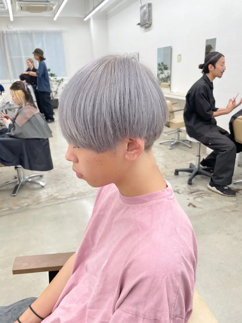 ショート カラー メンズ メンズハイトーン ハイトーンカラー シルバー ヘアカラー トリートメント ハイトーン/レイヤー /ケアブリーチ石川治のヘアスタイル