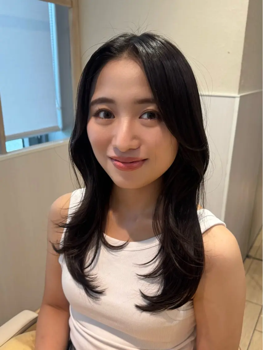 セミロング ななほ⌇レイヤー カット⌇透明感カラーのヘアスタイル