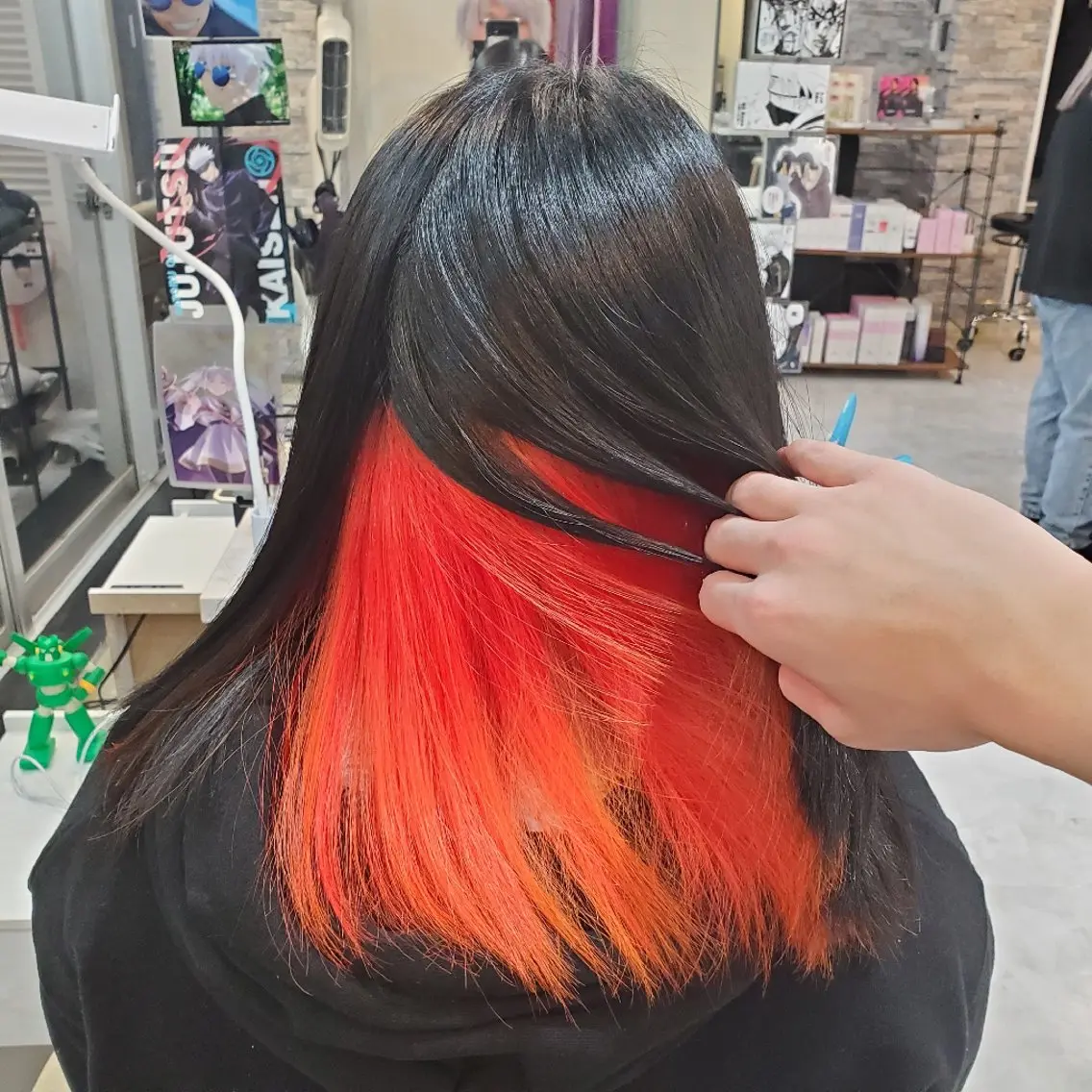 セミロング カラー デザインカラー グラデーションカラー ハイトーンカラー インナーカラー オレンジ ヘアカラー トリートメント 派手髪/ハイトーン/ エクステ✨ユウキのヘアスタイル