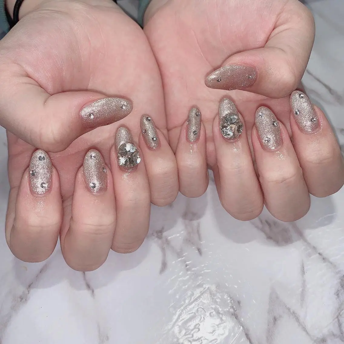 ネイル ストーンネイル ハンドネイル Ally's Nailのネイルデザイン