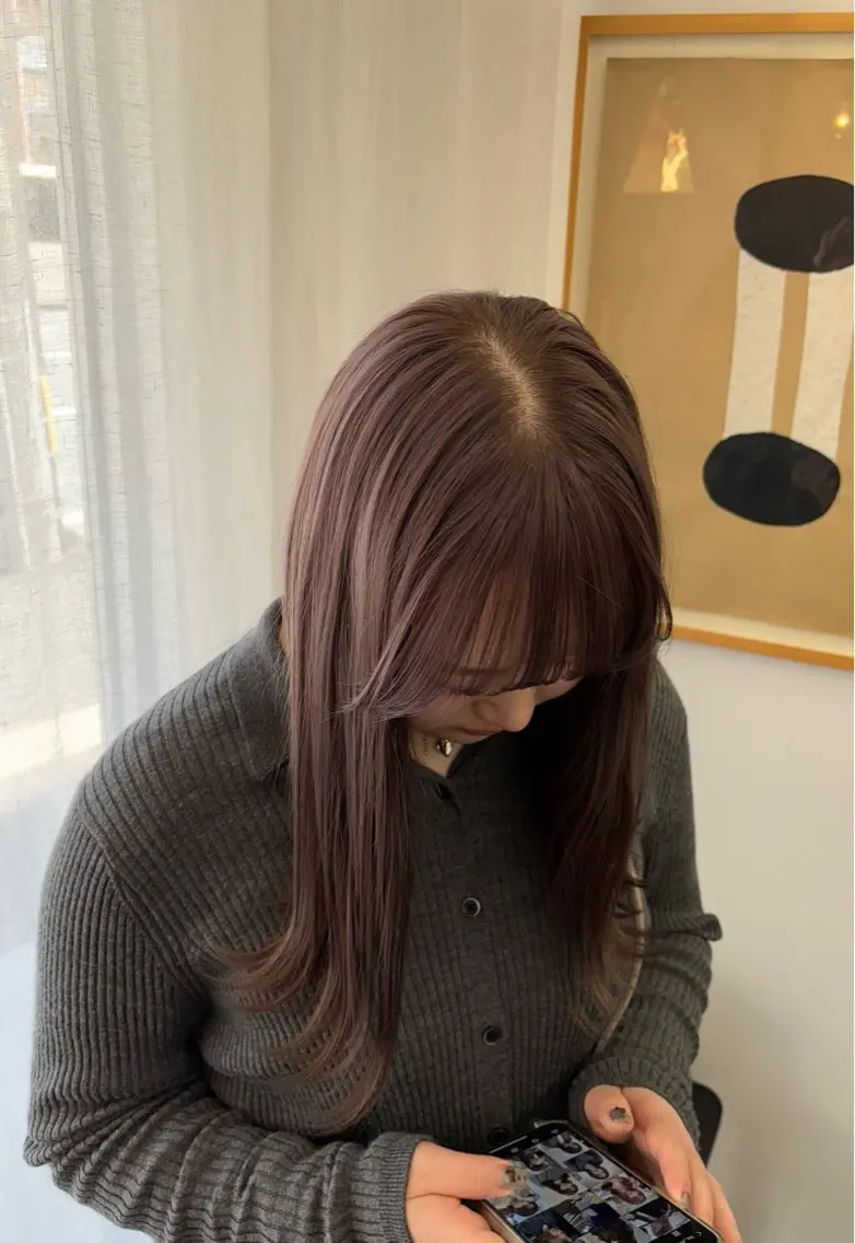 ロング カラー グレージュ ハイトーンカラー ラベンダーカラー ラベンダーグレージュ ラベンダーグレー 【ヤマザキアヤメ】 艶カラー/縮毛矯正のヘアスタイル