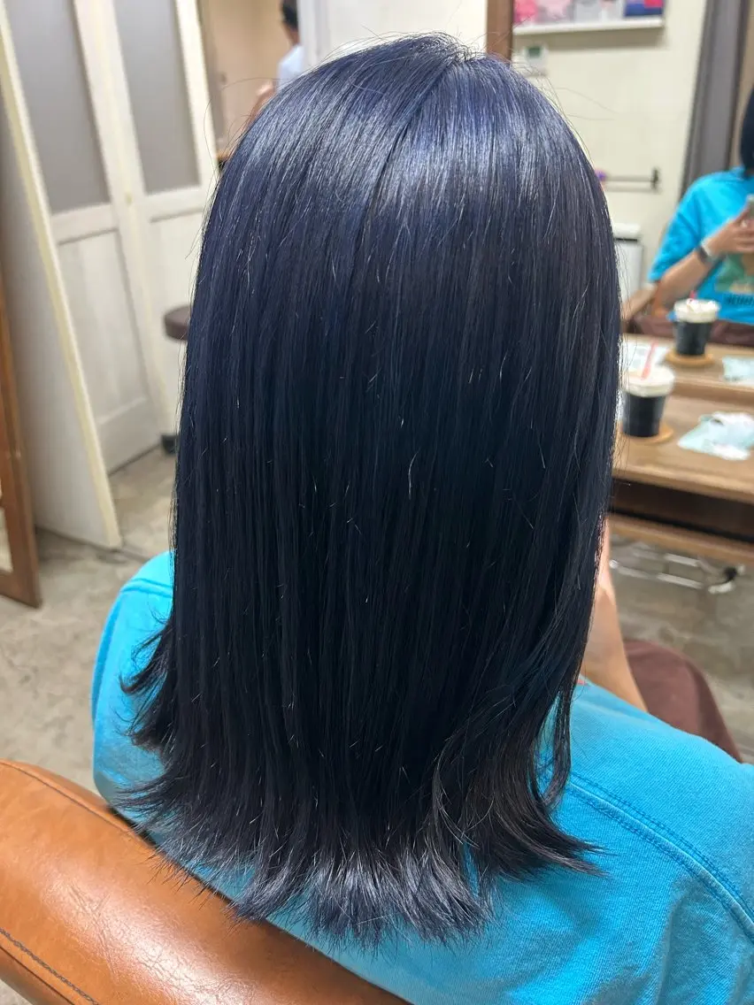 ミディアム カラー ブルーカラー ネイビーカラー コヤナギ ラムのヘアスタイル