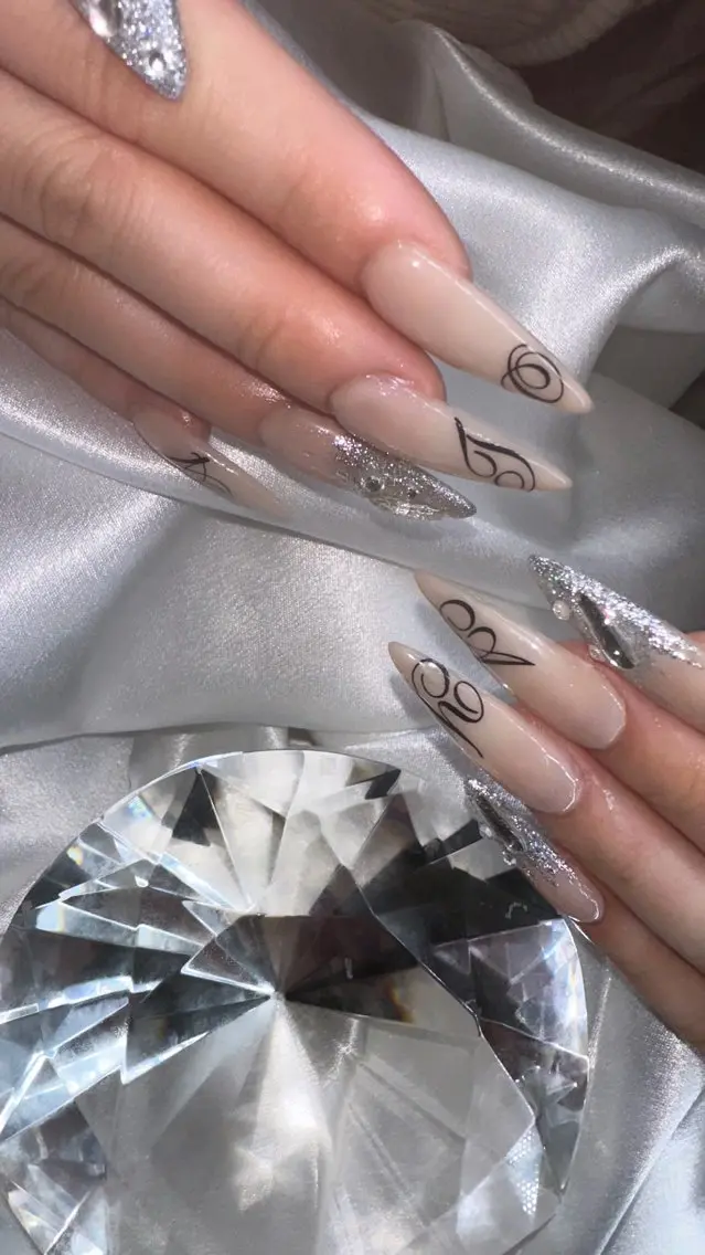 セミロング ハンドネイル YOKOSUKA NAILS💅✨のネイルデザイン