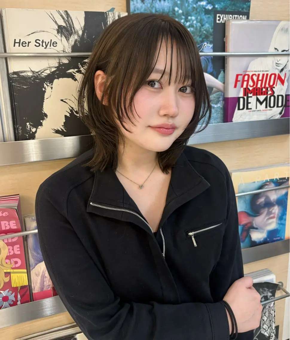 【土曜19:30〜限定】ミディアムヘアカットの写真