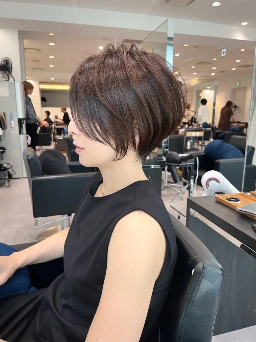 ショート カラー カット ヘアカラー 襟足でお悩みの方✂︎ くびれ職人ハシモトのヘアスタイル
