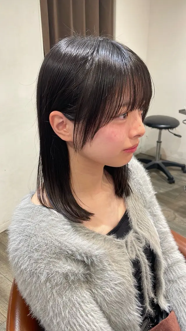 お出かけ前に💛前髪カットの写真