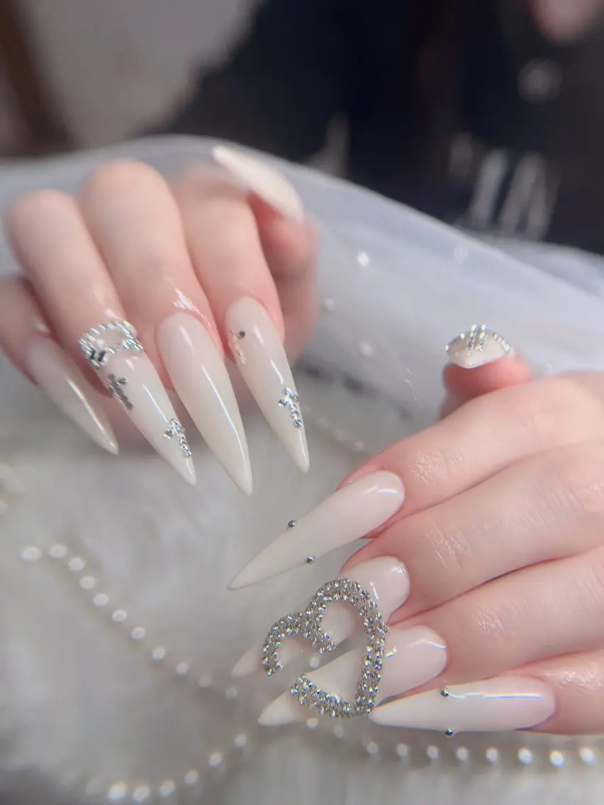 ネイル オーロラネイル フレンチネイル ジェルネイル ハロウィン キラキラネイル ハンドネイル H.baby Nail Salonのネイルデザイン