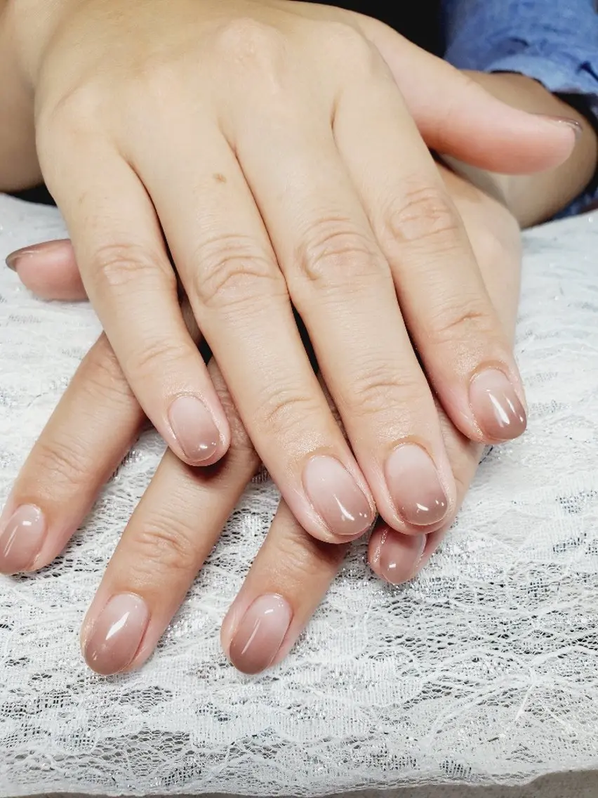ネイル グラデーション ハンドネイル ネイルサロンベルティ .ひとみのネイルデザイン