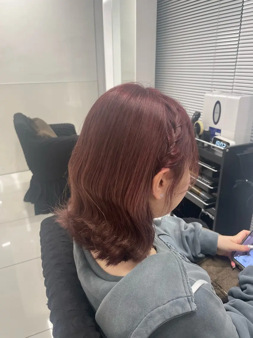 ミディアム ヘアアレンジ yuzuna ハイトーン 天神のヘアスタイル