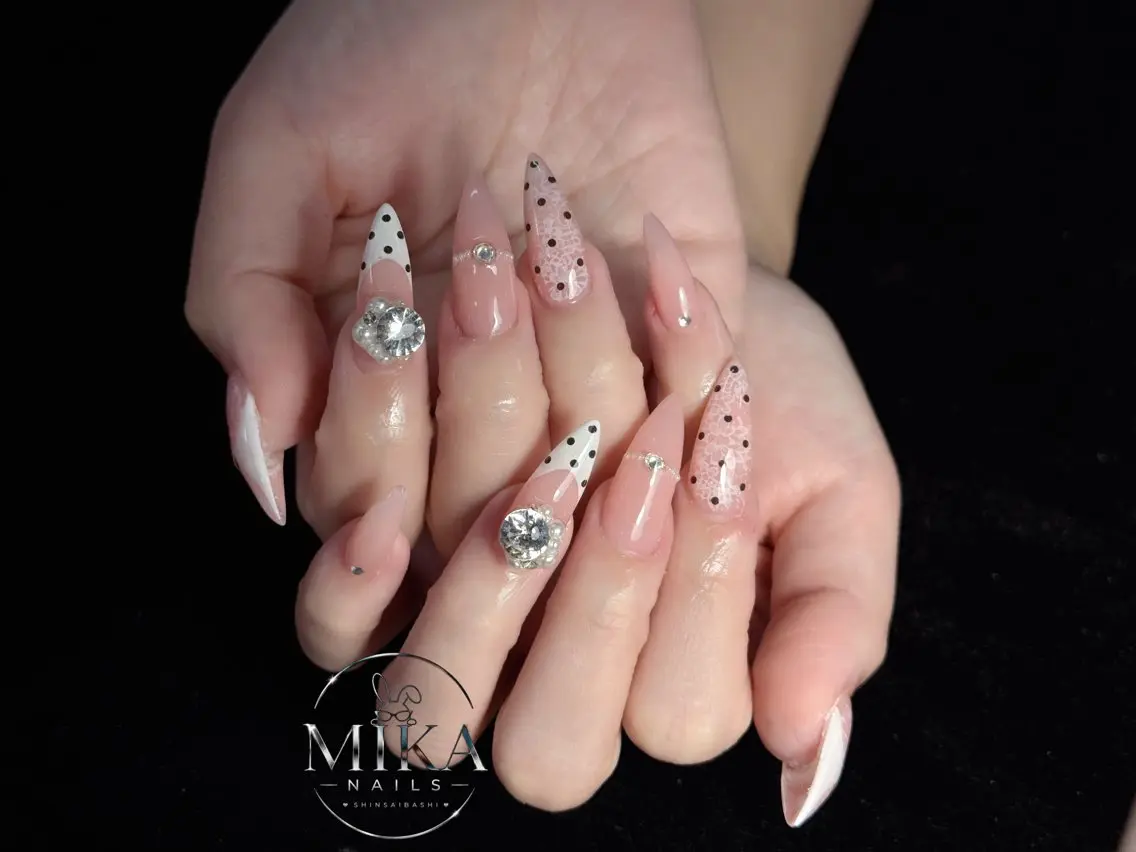 ネイル ガーリー キラキラネイル 韓国ネイル ロングネイル シンプルネイル ハンドネイル 🦊Genie🦊 Mika Nailsのネイルデザイン