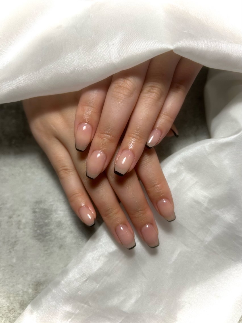 ショート ハンドネイル pas á pas 🩵💛minoriのネイルデザイン