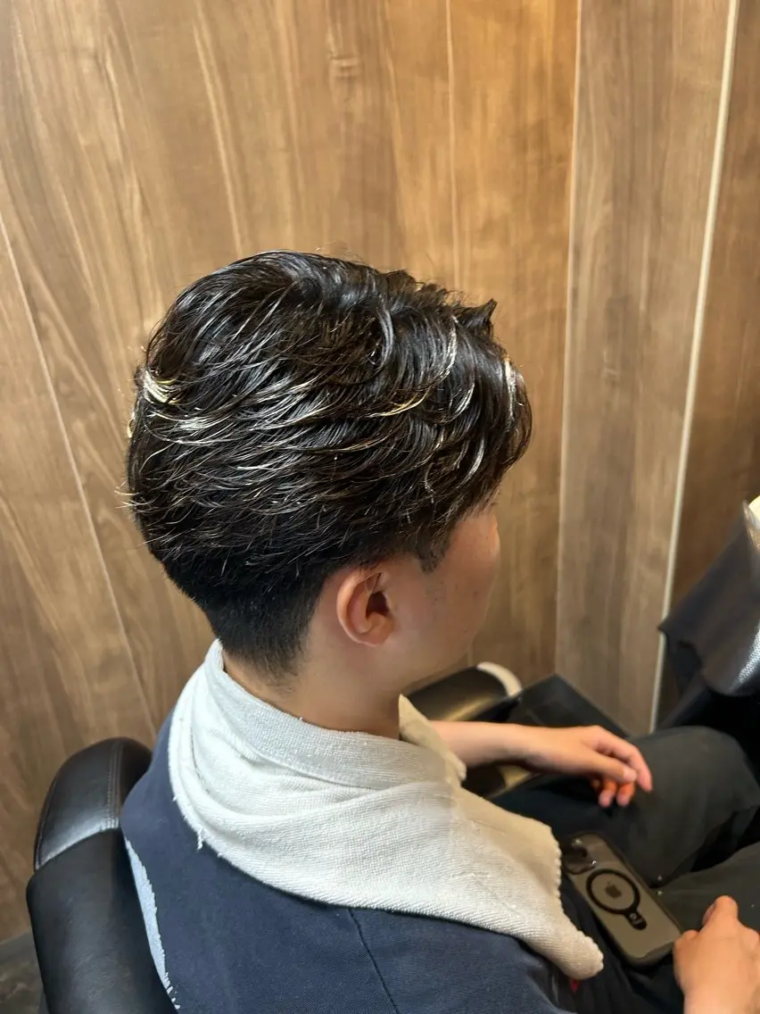 ショート パーマ メンズ フェザーパーマ メンズパーマ 佐藤 賢楽のヘアスタイル