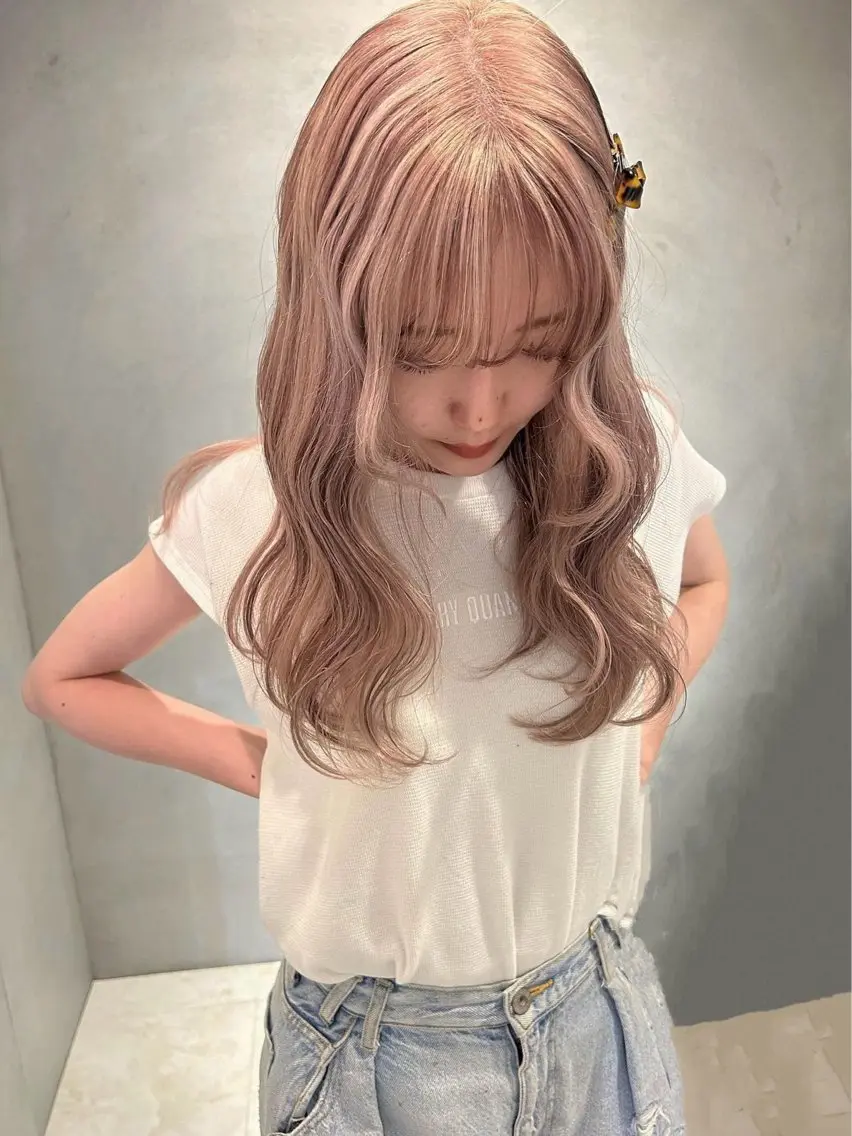 カラー ベージュカラー ブリーチ ホワイトベージュ カット ヘアカラー トリートメント 盛れる顔まわり✨🎀 レイヤー別所好葉のヘアスタイル