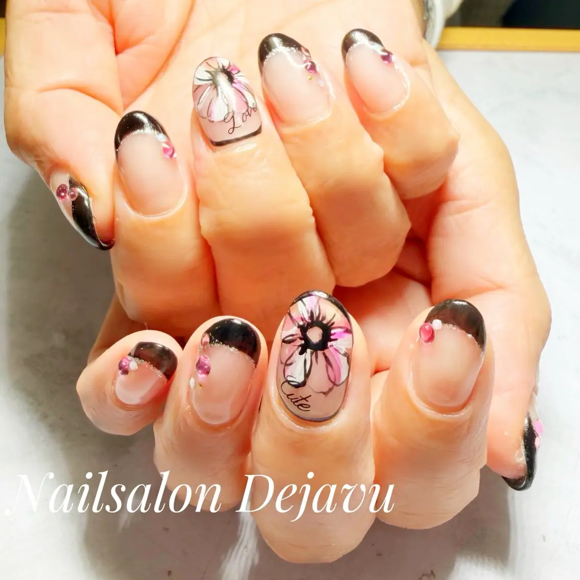 ネイル フラワーネイル フレンチネイル ハンドネイル Nailsalon Dejavuのネイルデザイン