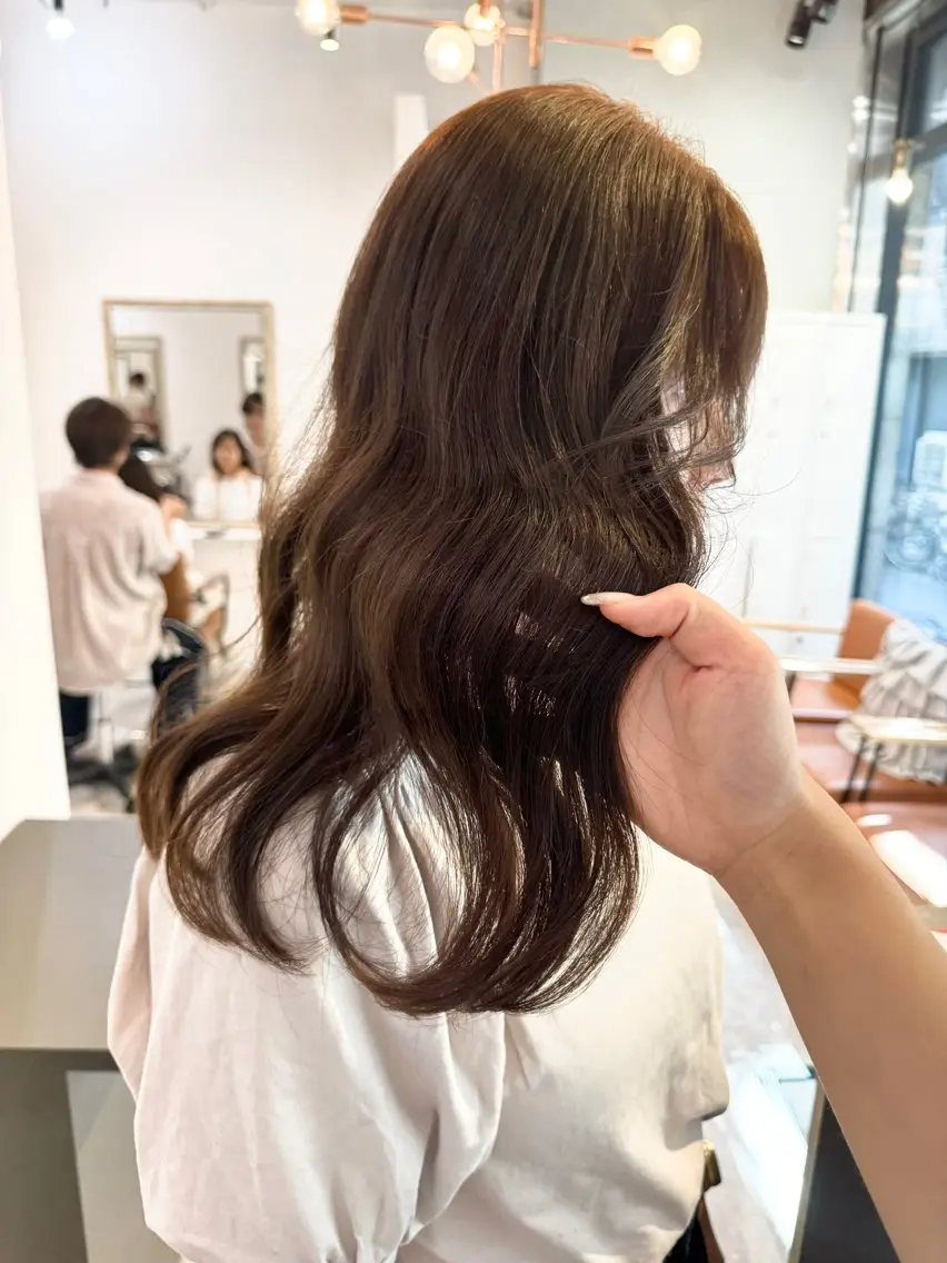 ロング カラー アッシュ アッシュブラウン ベージュカラー 黒髪 ブリーチ 赤み無し柔らかカラー 【梅田】madokaのヘアスタイル