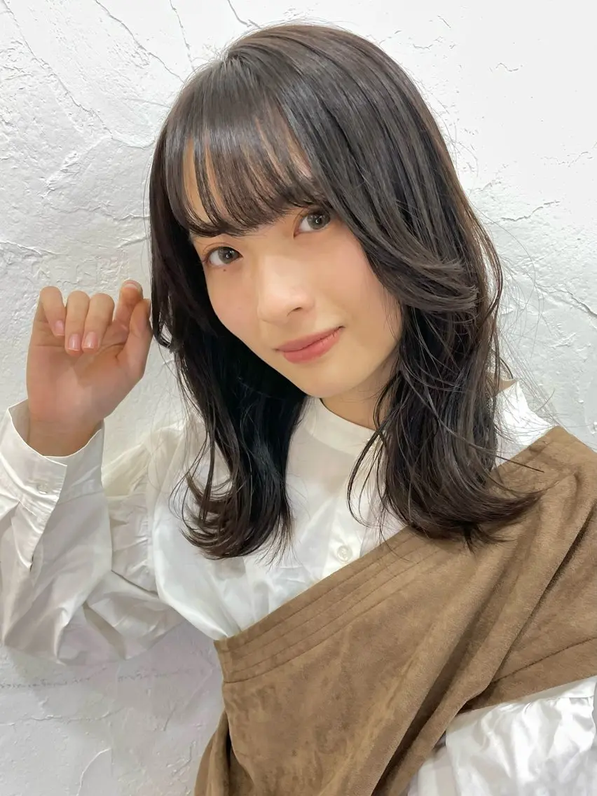 ミディアム くせ毛 縮毛矯正 カット 縮毛矯正 髪質改善 縮毛矯正/ レイヤー/銀座/本木のヘアスタイル
