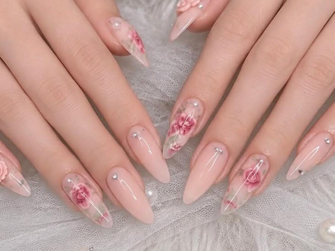 ロング パーマ 韓国風ヘア ハンドネイル 波 なみのネイルデザイン