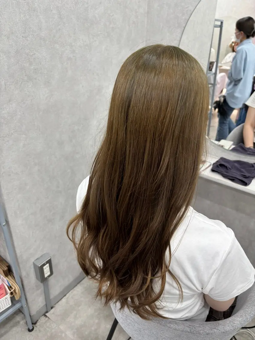 ロング ヘアカラー トリートメント 若月 七海のヘアスタイル