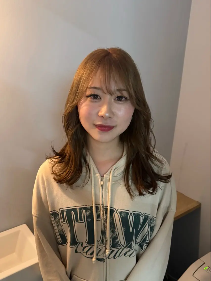 セミロング カラー ブラウンカラー ミルクティーブラウン ヘアカラー ゆうと/ブリーチモデ ル/ストレートモデルのヘアスタイル