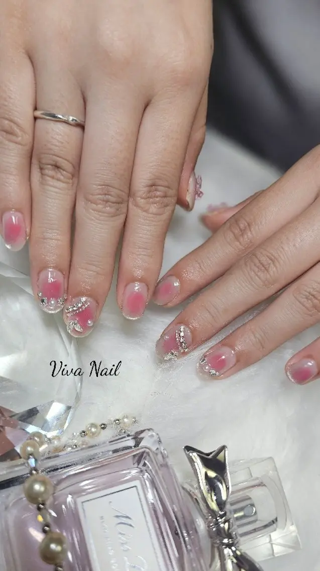ネイル チークネイル ドット フレンチネイル ガーリー キラキラネイル Viva Nail 堺区自宅ネイルサロンのネイルデザイン