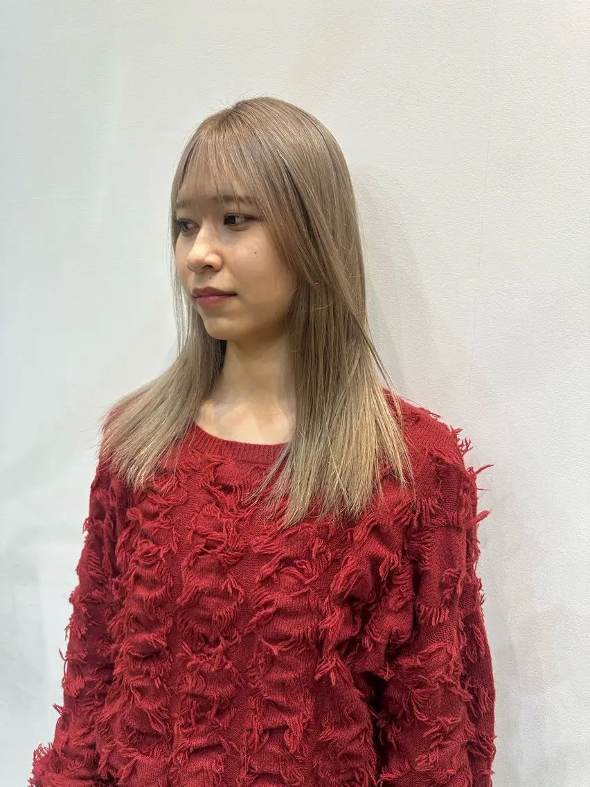 ミディアム カラー ベージュカラー ブリーチ ミルクティーベージュ ❤️アヤカ レイヤーカット❤️のヘアスタイル